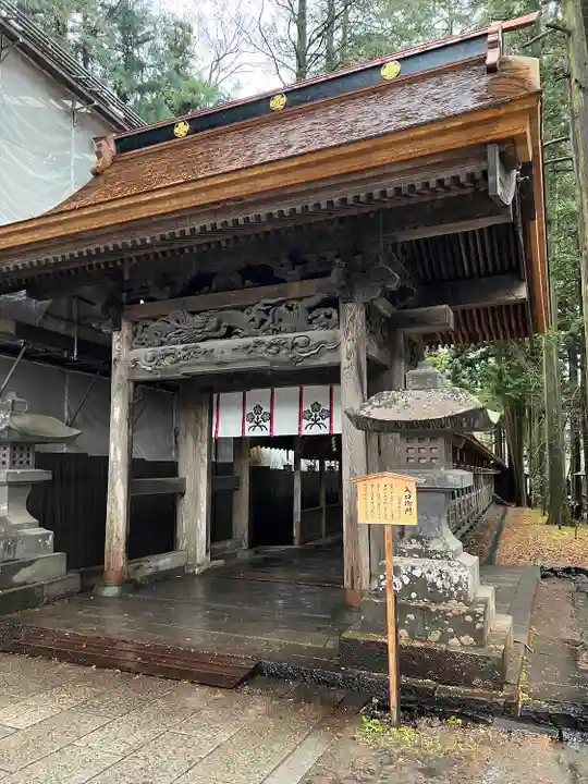 諏訪大社の山門・神門