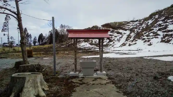 山越諏訪神社の手水舎