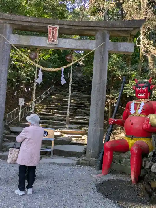 東霧島神社の{uncategorized: "未分類", other: "その他", undefined: "問題あり", building: "その他建物", grave: "お墓", sacred_gate: "鳥居", guardian: "狛犬", statue: "像", buddha: "仏像", history: "歴史", nature: "自然", garden: "庭園", animal: "動物", pagoda: "塔", temizu: "手水舎", mountain_gate: "山門・神門", sanctuary: "本殿・本堂", subordinate: "末社・摂社", art: "芸術", scenery: "景色", jizo: "地蔵", ema: "絵馬", goshuin: "御朱印", omikuji: "おみくじ", items: "授与品その他", amulet: "お守り", goshuincho: "御朱印帳", eats: "食事", festival: "お祭り", votive_dance: "神楽", shichigosan: "七五三参", wedding: "結婚式", experience: "体験その他", initially: "初詣", around: "周辺", anti_infection: "感染症対策"}