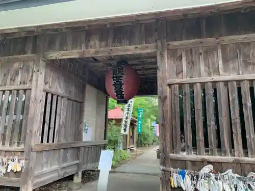 恵隆寺(立木千手観音)の山門