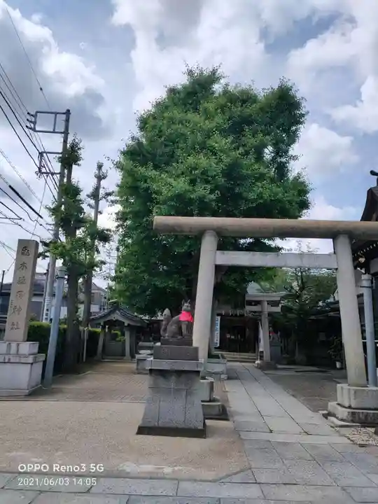 飛木稲荷神社の鳥居