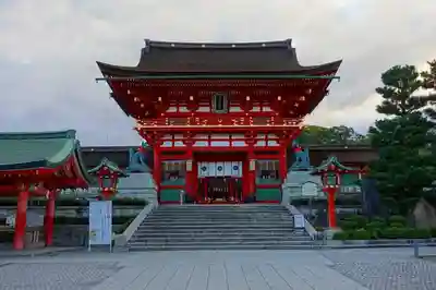 伏見稲荷大社の山門・神門