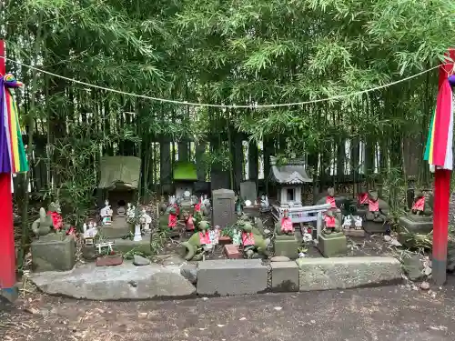 東神奈川熊野神社の{uncategorized: "未分類", other: "その他", undefined: "問題あり", building: "その他建物", grave: "お墓", sacred_gate: "鳥居", guardian: "狛犬", statue: "像", buddha: "仏像", history: "歴史", nature: "自然", garden: "庭園", animal: "動物", pagoda: "塔", temizu: "手水舎", mountain_gate: "山門・神門", sanctuary: "本殿・本堂", subordinate: "末社・摂社", art: "芸術", scenery: "景色", jizo: "地蔵", ema: "絵馬", goshuin: "御朱印", omikuji: "おみくじ", items: "授与品その他", amulet: "お守り", goshuincho: "御朱印帳", eats: "食事", festival: "お祭り", votive_dance: "神楽", shichigosan: "七五三参", wedding: "結婚式", experience: "体験その他", initially: "初詣", around: "周辺", anti_infection: "感染症対策"}