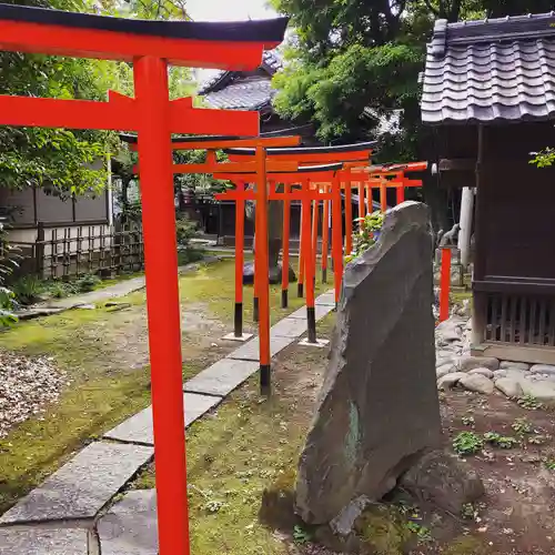 三囲神社の鳥居