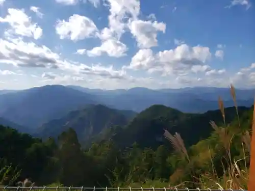 玉置神社の{uncategorized: "未分類", other: "その他", undefined: "問題あり", building: "その他建物", grave: "お墓", sacred_gate: "鳥居", guardian: "狛犬", statue: "像", buddha: "仏像", history: "歴史", nature: "自然", garden: "庭園", animal: "動物", pagoda: "塔", temizu: "手水舎", mountain_gate: "山門・神門", sanctuary: "本殿・本堂", subordinate: "末社・摂社", art: "芸術", scenery: "景色", jizo: "地蔵", ema: "絵馬", goshuin: "御朱印", omikuji: "おみくじ", items: "授与品その他", amulet: "お守り", goshuincho: "御朱印帳", eats: "食事", festival: "お祭り", votive_dance: "神楽", shichigosan: "七五三参", wedding: "結婚式", experience: "体験その他", initially: "初詣", around: "周辺", anti_infection: "感染症対策"}