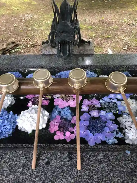 正一位 若草稲荷神社の手水舎