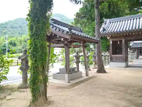 由加神社（和気由加神社）の手水