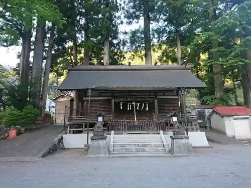 奥氷川神社の本殿