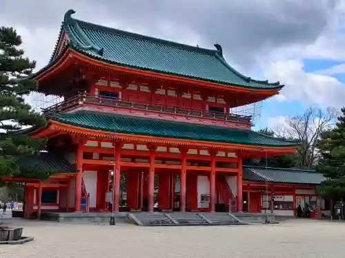 平安神宮の{uncategorized: "未分類", other: "その他", undefined: "問題あり", building: "その他建物", grave: "お墓", sacred_gate: "鳥居", guardian: "狛犬", statue: "像", buddha: "仏像", history: "歴史", nature: "自然", garden: "庭園", animal: "動物", pagoda: "塔", temizu: "手水舎", mountain_gate: "山門・神門", sanctuary: "本殿・本堂", subordinate: "末社・摂社", art: "芸術", scenery: "景色", jizo: "地蔵", ema: "絵馬", goshuin: "御朱印", omikuji: "おみくじ", items: "授与品その他", amulet: "お守り", goshuincho: "御朱印帳", eats: "食事", festival: "お祭り", votive_dance: "神楽", shichigosan: "七五三参", wedding: "結婚式", experience: "体験その他", initially: "初詣", around: "周辺", anti_infection: "感染症対策"}
