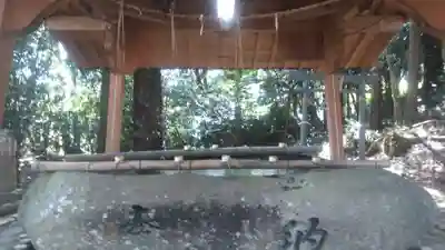 亀都起社の手水舎