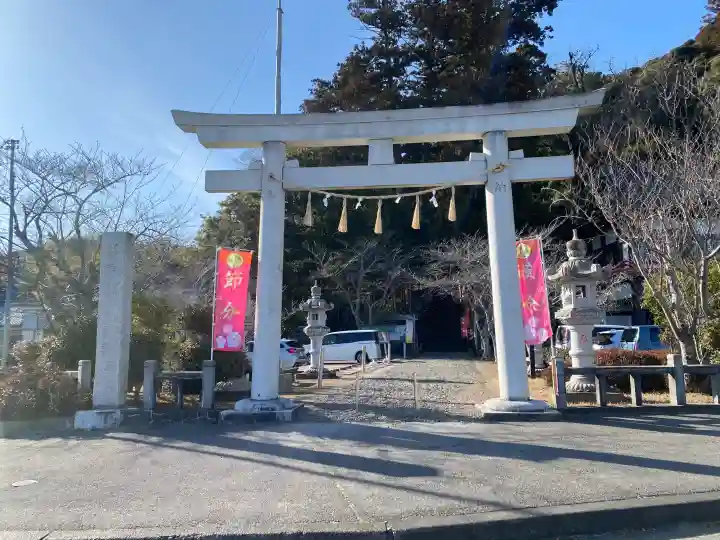 高瀧神社の{uncategorized: "未分類", other: "その他", undefined: "問題あり", building: "その他建物", grave: "お墓", sacred_gate: "鳥居", guardian: "狛犬", statue: "像", buddha: "仏像", history: "歴史", nature: "自然", garden: "庭園", animal: "動物", pagoda: "塔", temizu: "手水舎", mountain_gate: "山門・神門", sanctuary: "本殿・本堂", subordinate: "末社・摂社", art: "芸術", scenery: "景色", jizo: "地蔵", ema: "絵馬", goshuin: "御朱印", omikuji: "おみくじ", items: "授与品その他", amulet: "お守り", goshuincho: "御朱印帳", eats: "食事", festival: "お祭り", votive_dance: "神楽", shichigosan: "七五三参", wedding: "結婚式", experience: "体験その他", initially: "初詣", around: "周辺", anti_infection: "感染症対策"}
