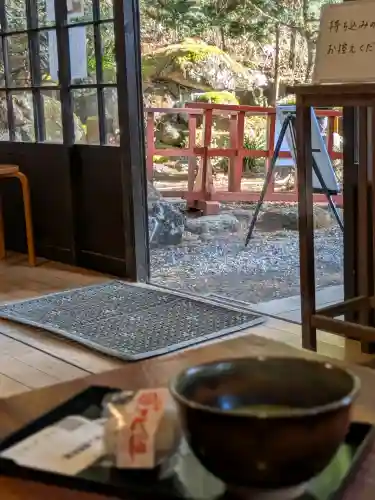 日光二荒山神社の{uncategorized: "未分類", other: "その他", undefined: "問題あり", building: "その他建物", grave: "お墓", sacred_gate: "鳥居", guardian: "狛犬", statue: "像", buddha: "仏像", history: "歴史", nature: "自然", garden: "庭園", animal: "動物", pagoda: "塔", temizu: "手水舎", mountain_gate: "山門・神門", sanctuary: "本殿・本堂", subordinate: "末社・摂社", art: "芸術", scenery: "景色", jizo: "地蔵", ema: "絵馬", goshuin: "御朱印", omikuji: "おみくじ", items: "授与品その他", amulet: "お守り", goshuincho: "御朱印帳", eats: "食事", festival: "お祭り", votive_dance: "神楽", shichigosan: "七五三参", wedding: "結婚式", experience: "体験その他", initially: "初詣", around: "周辺", anti_infection: "感染症対策"}