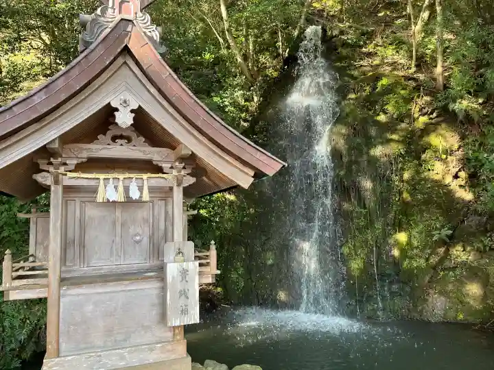 出雲大社北島国造館 出雲教の{uncategorized: "未分類", other: "その他", undefined: "問題あり", building: "その他建物", grave: "お墓", sacred_gate: "鳥居", guardian: "狛犬", statue: "像", buddha: "仏像", history: "歴史", nature: "自然", garden: "庭園", animal: "動物", pagoda: "塔", temizu: "手水舎", mountain_gate: "山門・神門", sanctuary: "本殿・本堂", subordinate: "末社・摂社", art: "芸術", scenery: "景色", jizo: "地蔵", ema: "絵馬", goshuin: "御朱印", omikuji: "おみくじ", items: "授与品その他", amulet: "お守り", goshuincho: "御朱印帳", eats: "食事", festival: "お祭り", votive_dance: "神楽", shichigosan: "七五三参", wedding: "結婚式", experience: "体験その他", initially: "初詣", around: "周辺", anti_infection: "感染症対策"}