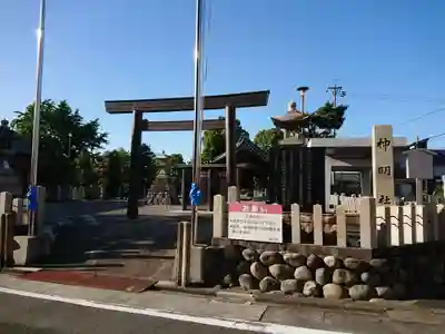 神明社（小碓）の山門・神門