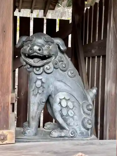 石座神社の{uncategorized: "未分類", other: "その他", undefined: "問題あり", building: "その他建物", grave: "お墓", sacred_gate: "鳥居", guardian: "狛犬", statue: "像", buddha: "仏像", history: "歴史", nature: "自然", garden: "庭園", animal: "動物", pagoda: "塔", temizu: "手水舎", mountain_gate: "山門・神門", sanctuary: "本殿・本堂", subordinate: "末社・摂社", art: "芸術", scenery: "景色", jizo: "地蔵", ema: "絵馬", goshuin: "御朱印", omikuji: "おみくじ", items: "授与品その他", amulet: "お守り", goshuincho: "御朱印帳", eats: "食事", festival: "お祭り", votive_dance: "神楽", shichigosan: "七五三参", wedding: "結婚式", experience: "体験その他", initially: "初詣", around: "周辺", anti_infection: "感染症対策"}