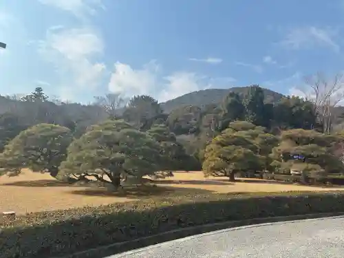 伊勢神宮内宮（皇大神宮）の{uncategorized: "未分類", other: "その他", undefined: "問題あり", building: "その他建物", grave: "お墓", sacred_gate: "鳥居", guardian: "狛犬", statue: "像", buddha: "仏像", history: "歴史", nature: "自然", garden: "庭園", animal: "動物", pagoda: "塔", temizu: "手水舎", mountain_gate: "山門・神門", sanctuary: "本殿・本堂", subordinate: "末社・摂社", art: "芸術", scenery: "景色", jizo: "地蔵", ema: "絵馬", goshuin: "御朱印", omikuji: "おみくじ", items: "授与品その他", amulet: "お守り", goshuincho: "御朱印帳", eats: "食事", festival: "お祭り", votive_dance: "神楽", shichigosan: "七五三参", wedding: "結婚式", experience: "体験その他", initially: "初詣", around: "周辺", anti_infection: "感染症対策"}