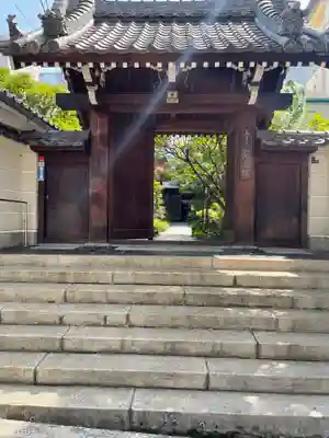 高津山 報恩院の山門・神門