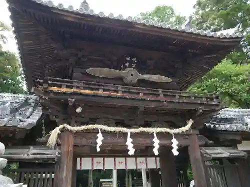 矢田坐久志玉比古神社の山門・神門