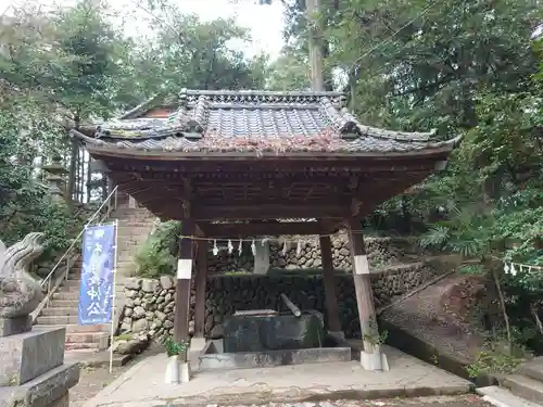 鎌形八幡神社の手水舎