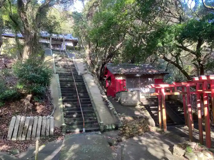 金刀比羅神社の{uncategorized: "未分類", other: "その他", undefined: "問題あり", building: "その他建物", grave: "お墓", sacred_gate: "鳥居", guardian: "狛犬", statue: "像", buddha: "仏像", history: "歴史", nature: "自然", garden: "庭園", animal: "動物", pagoda: "塔", temizu: "手水舎", mountain_gate: "山門・神門", sanctuary: "本殿・本堂", subordinate: "末社・摂社", art: "芸術", scenery: "景色", jizo: "地蔵", ema: "絵馬", goshuin: "御朱印", omikuji: "おみくじ", items: "授与品その他", amulet: "お守り", goshuincho: "御朱印帳", eats: "食事", festival: "お祭り", votive_dance: "神楽", shichigosan: "七五三参", wedding: "結婚式", experience: "体験その他", initially: "初詣", around: "周辺", anti_infection: "感染症対策"}