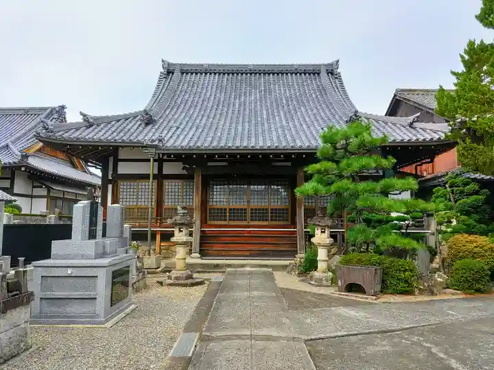 西蓮寺の本殿・本堂