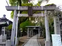 六生社の鳥居