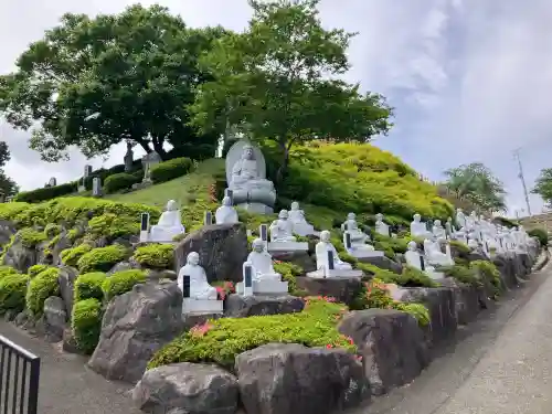 観音寺の{uncategorized: "未分類", other: "その他", undefined: "問題あり", building: "その他建物", grave: "お墓", sacred_gate: "鳥居", guardian: "狛犬", statue: "像", buddha: "仏像", history: "歴史", nature: "自然", garden: "庭園", animal: "動物", pagoda: "塔", temizu: "手水舎", mountain_gate: "山門・神門", sanctuary: "本殿・本堂", subordinate: "末社・摂社", art: "芸術", scenery: "景色", jizo: "地蔵", ema: "絵馬", goshuin: "御朱印", omikuji: "おみくじ", items: "授与品その他", amulet: "お守り", goshuincho: "御朱印帳", eats: "食事", festival: "お祭り", votive_dance: "神楽", shichigosan: "七五三参", wedding: "結婚式", experience: "体験その他", initially: "初詣", around: "周辺", anti_infection: "感染症対策"}