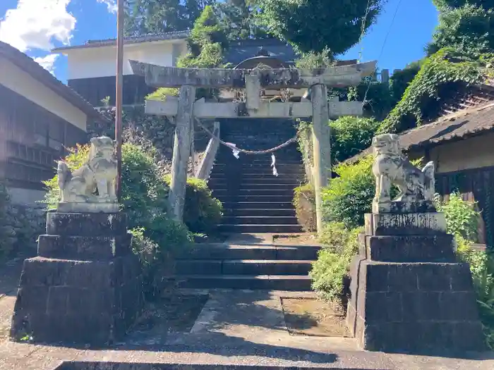 新田神社の鳥居