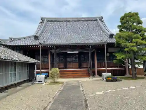 光臨寺の{uncategorized: "未分類", other: "その他", undefined: "問題あり", building: "その他建物", grave: "お墓", sacred_gate: "鳥居", guardian: "狛犬", statue: "像", buddha: "仏像", history: "歴史", nature: "自然", garden: "庭園", animal: "動物", pagoda: "塔", temizu: "手水舎", mountain_gate: "山門・神門", sanctuary: "本殿・本堂", subordinate: "末社・摂社", art: "芸術", scenery: "景色", jizo: "地蔵", ema: "絵馬", goshuin: "御朱印", omikuji: "おみくじ", items: "授与品その他", amulet: "お守り", goshuincho: "御朱印帳", eats: "食事", festival: "お祭り", votive_dance: "神楽", shichigosan: "七五三参", wedding: "結婚式", experience: "体験その他", initially: "初詣", around: "周辺", anti_infection: "感染症対策"}