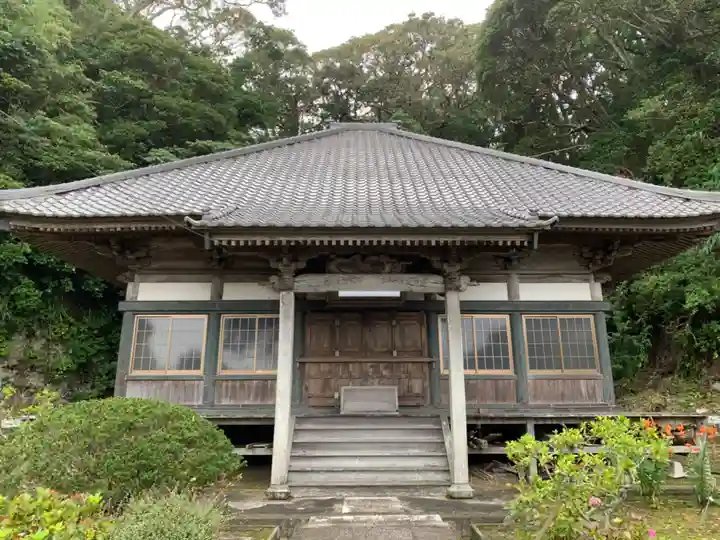 津慶寺の本殿・本堂