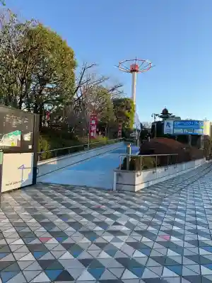 祠(東京ドームシティー屋上)の{uncategorized: "未分類", other: "その他", undefined: "問題あり", building: "その他建物", grave: "お墓", sacred_gate: "鳥居", guardian: "狛犬", statue: "像", buddha: "仏像", history: "歴史", nature: "自然", garden: "庭園", animal: "動物", pagoda: "塔", temizu: "手水舎", mountain_gate: "山門・神門", sanctuary: "本殿・本堂", subordinate: "末社・摂社", art: "芸術", scenery: "景色", jizo: "地蔵", ema: "絵馬", goshuin: "御朱印", omikuji: "おみくじ", items: "授与品その他", amulet: "お守り", goshuincho: "御朱印帳", eats: "食事", festival: "お祭り", votive_dance: "神楽", shichigosan: "七五三参", wedding: "結婚式", experience: "体験その他", initially: "初詣", around: "周辺", anti_infection: "感染症対策"}