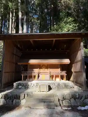 三峯神社の{uncategorized: "未分類", other: "その他", undefined: "問題あり", building: "その他建物", grave: "お墓", sacred_gate: "鳥居", guardian: "狛犬", statue: "像", buddha: "仏像", history: "歴史", nature: "自然", garden: "庭園", animal: "動物", pagoda: "塔", temizu: "手水舎", mountain_gate: "山門・神門", sanctuary: "本殿・本堂", subordinate: "末社・摂社", art: "芸術", scenery: "景色", jizo: "地蔵", ema: "絵馬", goshuin: "御朱印", omikuji: "おみくじ", items: "授与品その他", amulet: "お守り", goshuincho: "御朱印帳", eats: "食事", festival: "お祭り", votive_dance: "神楽", shichigosan: "七五三参", wedding: "結婚式", experience: "体験その他", initially: "初詣", around: "周辺", anti_infection: "感染症対策"}