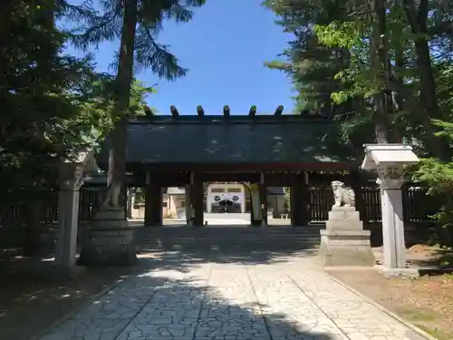 帯廣神社の山門・神門