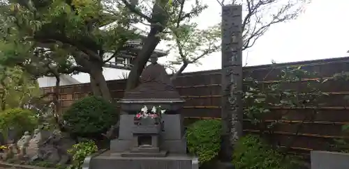 燈明寺の像