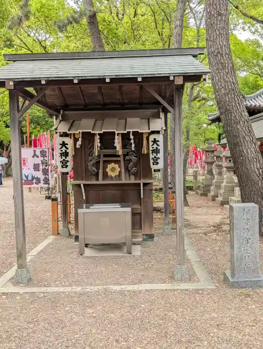 楠珺社(住吉大社末社)の{uncategorized: "未分類", other: "その他", undefined: "問題あり", building: "その他建物", grave: "お墓", sacred_gate: "鳥居", guardian: "狛犬", statue: "像", buddha: "仏像", history: "歴史", nature: "自然", garden: "庭園", animal: "動物", pagoda: "塔", temizu: "手水舎", mountain_gate: "山門・神門", sanctuary: "本殿・本堂", subordinate: "末社・摂社", art: "芸術", scenery: "景色", jizo: "地蔵", ema: "絵馬", goshuin: "御朱印", omikuji: "おみくじ", items: "授与品その他", amulet: "お守り", goshuincho: "御朱印帳", eats: "食事", festival: "お祭り", votive_dance: "神楽", shichigosan: "七五三参", wedding: "結婚式", experience: "体験その他", initially: "初詣", around: "周辺", anti_infection: "感染症対策"}