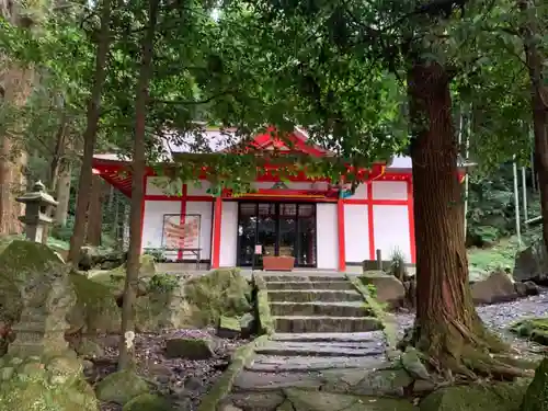 石體神社の本殿