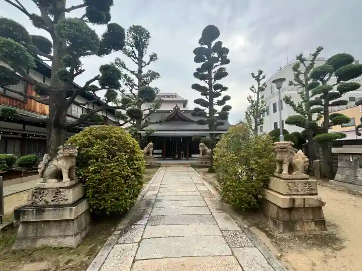 みなと八幡神社の{uncategorized: "未分類", other: "その他", undefined: "問題あり", building: "その他建物", grave: "お墓", sacred_gate: "鳥居", guardian: "狛犬", statue: "像", buddha: "仏像", history: "歴史", nature: "自然", garden: "庭園", animal: "動物", pagoda: "塔", temizu: "手水舎", mountain_gate: "山門・神門", sanctuary: "本殿・本堂", subordinate: "末社・摂社", art: "芸術", scenery: "景色", jizo: "地蔵", ema: "絵馬", goshuin: "御朱印", omikuji: "おみくじ", items: "授与品その他", amulet: "お守り", goshuincho: "御朱印帳", eats: "食事", festival: "お祭り", votive_dance: "神楽", shichigosan: "七五三参", wedding: "結婚式", experience: "体験その他", initially: "初詣", around: "周辺", anti_infection: "感染症対策"}