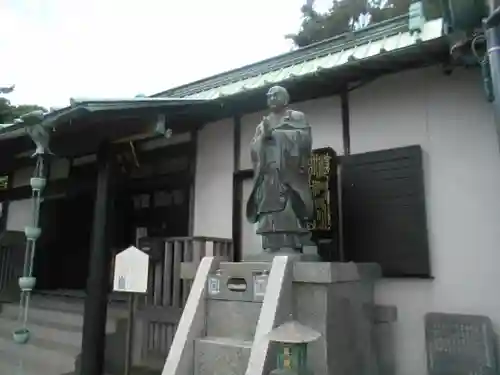 円照寺の像