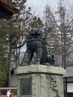 諏訪大社下社秋宮の{uncategorized: "未分類", other: "その他", undefined: "問題あり", building: "その他建物", grave: "お墓", sacred_gate: "鳥居", guardian: "狛犬", statue: "像", buddha: "仏像", history: "歴史", nature: "自然", garden: "庭園", animal: "動物", pagoda: "塔", temizu: "手水舎", mountain_gate: "山門・神門", sanctuary: "本殿・本堂", subordinate: "末社・摂社", art: "芸術", scenery: "景色", jizo: "地蔵", ema: "絵馬", goshuin: "御朱印", omikuji: "おみくじ", items: "授与品その他", amulet: "お守り", goshuincho: "御朱印帳", eats: "食事", festival: "お祭り", votive_dance: "神楽", shichigosan: "七五三参", wedding: "結婚式", experience: "体験その他", initially: "初詣", around: "周辺", anti_infection: "感染症対策"}