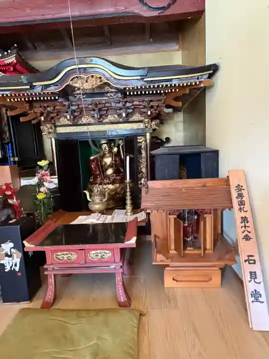 石見堂の{uncategorized: "未分類", other: "その他", undefined: "問題あり", building: "その他建物", grave: "お墓", sacred_gate: "鳥居", guardian: "狛犬", statue: "像", buddha: "仏像", history: "歴史", nature: "自然", garden: "庭園", animal: "動物", pagoda: "塔", temizu: "手水舎", mountain_gate: "山門・神門", sanctuary: "本殿・本堂", subordinate: "末社・摂社", art: "芸術", scenery: "景色", jizo: "地蔵", ema: "絵馬", goshuin: "御朱印", omikuji: "おみくじ", items: "授与品その他", amulet: "お守り", goshuincho: "御朱印帳", eats: "食事", festival: "お祭り", votive_dance: "神楽", shichigosan: "七五三参", wedding: "結婚式", experience: "体験その他", initially: "初詣", around: "周辺", anti_infection: "感染症対策"}