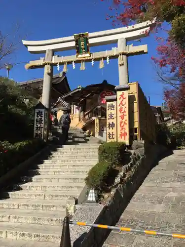 地主神社の鳥居