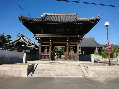 常楽寺の山門