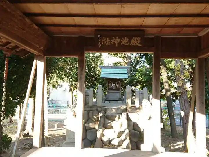 殿池社の本殿・本堂