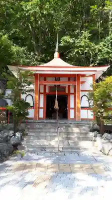 岩戸観音堂の本殿・本堂