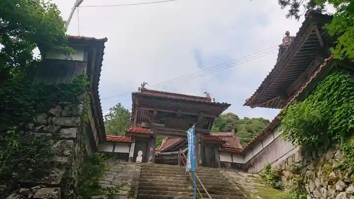 摩尼寺の山門・神門