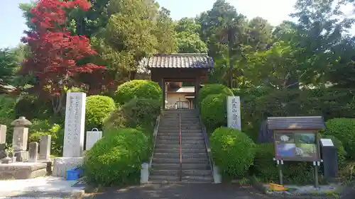 雲性寺の山門