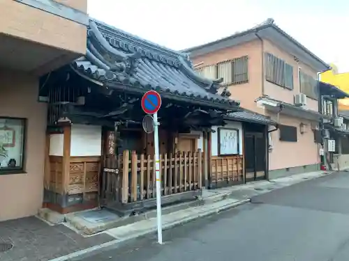 願隆寺の山門