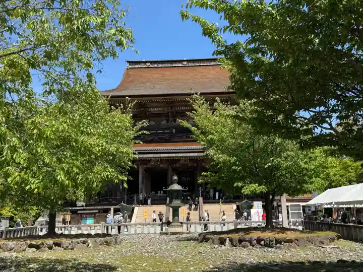 金峯山寺の{uncategorized: "未分類", other: "その他", undefined: "問題あり", building: "その他建物", grave: "お墓", sacred_gate: "鳥居", guardian: "狛犬", statue: "像", buddha: "仏像", history: "歴史", nature: "自然", garden: "庭園", animal: "動物", pagoda: "塔", temizu: "手水舎", mountain_gate: "山門・神門", sanctuary: "本殿・本堂", subordinate: "末社・摂社", art: "芸術", scenery: "景色", jizo: "地蔵", ema: "絵馬", goshuin: "御朱印", omikuji: "おみくじ", items: "授与品その他", amulet: "お守り", goshuincho: "御朱印帳", eats: "食事", festival: "お祭り", votive_dance: "神楽", shichigosan: "七五三参", wedding: "結婚式", experience: "体験その他", initially: "初詣", around: "周辺", anti_infection: "感染症対策"}
