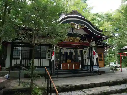 新屋山神社の本殿