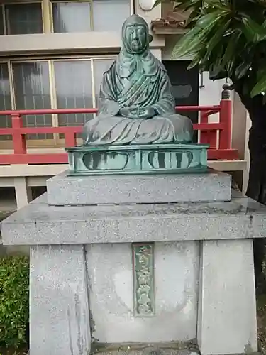 日輪寺の像